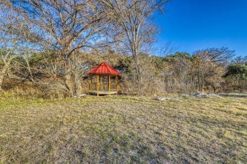 The Plum @ Mendelbaum Winery Guest Cabins
