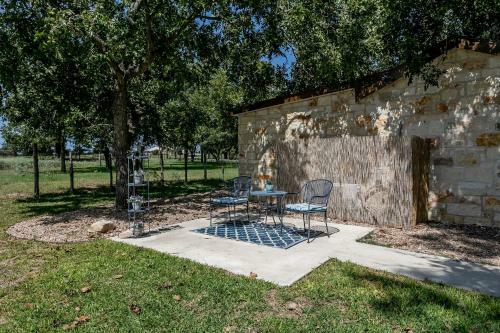 Own The Day Lodge - The Rock House