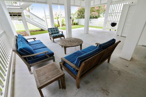 The Conch Castle By Ryson Vacation Rentals