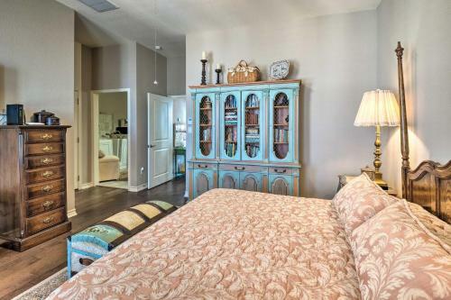 Pet-friendly Townhome About 2 Mi To Town Square!