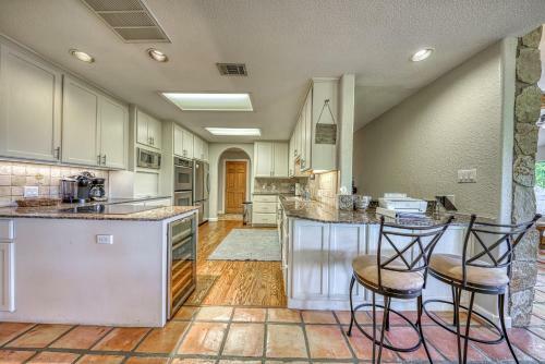 Peaceful Retreat On Quiet Cove On Lake Travis