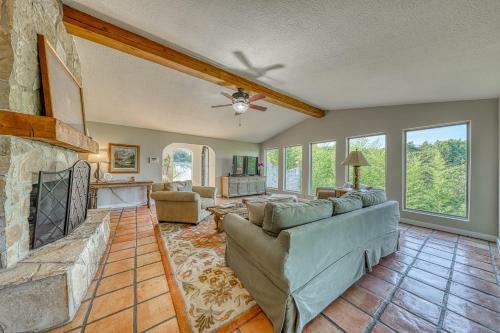 Peaceful Retreat On Quiet Cove On Lake Travis