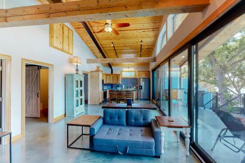River Oaks Lookout- Unit B
