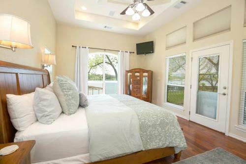 Ladybird Lakehouse On Lake Lbj