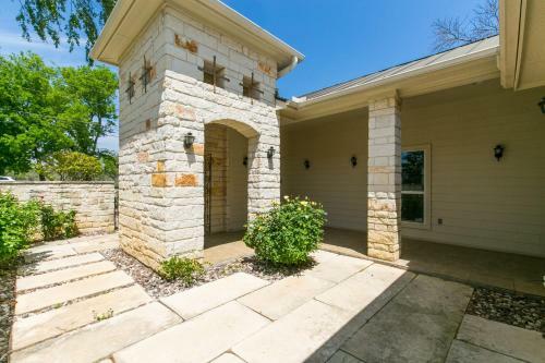 Ladybird Lakehouse On Lake Lbj