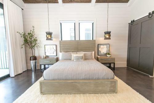 Wake & Roll - Loma Linda Luxury Lakeside Getaway