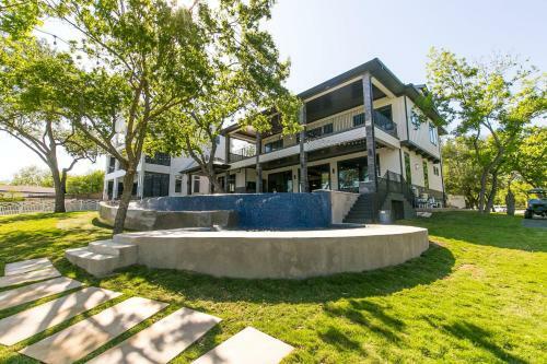 Wake & Roll - Loma Linda Luxury Lakeside Getaway