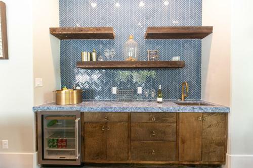 Wake & Roll - Loma Linda Luxury Lakeside Getaway