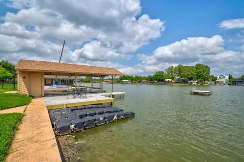 Splash Time! 4br Lake Lbj Waterfront W/ Boat Dock