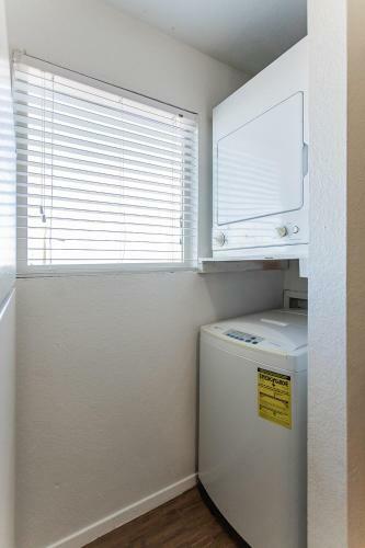 Apartamento Newly Renovated Midland Flat + Pool