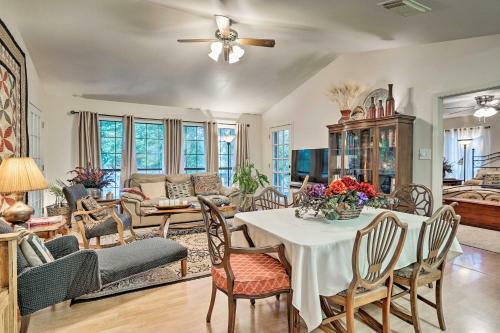 Riverfront House With Deck, 7 Mi To San Marcos!