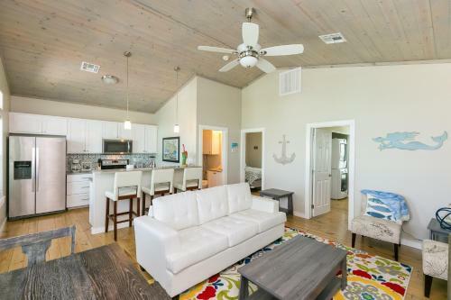 2 Adjacent Homes - Walk To Beach, Shops & Dining Home