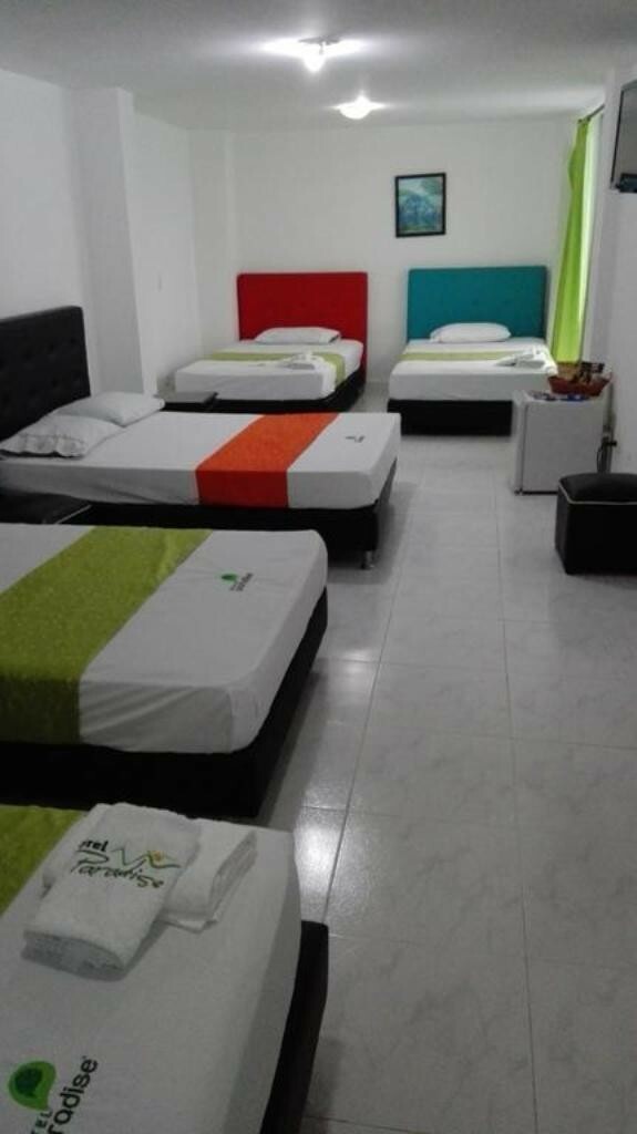 Hotel Paradise Lleras