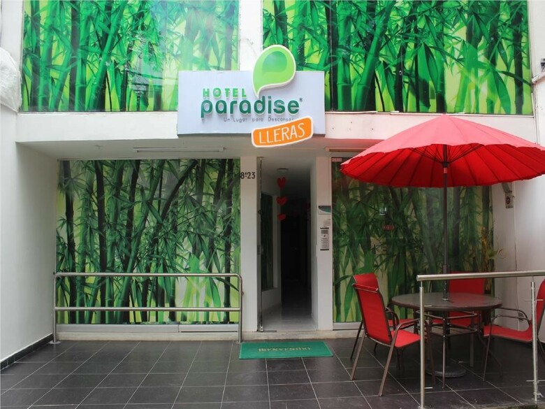 Hotel Paradise Lleras