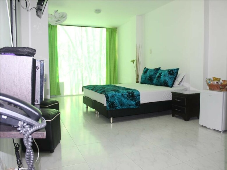Hotel Paradise Lleras