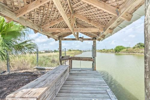 Apartamento The Salty Lime 2 Waterfront Getaway With Deck And Dock