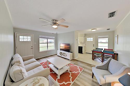 Apartamento Chic Old Rockport Getaway - Walk To Beach! Duplex