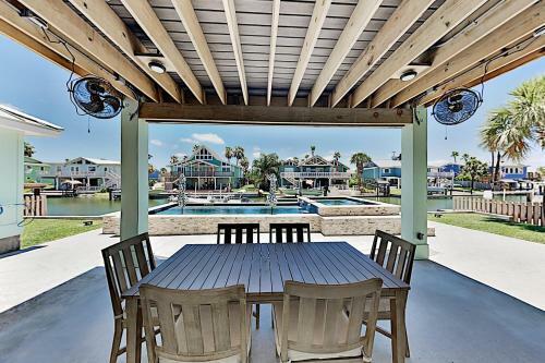 New Canal-front Home With Private Pool, Spa & Dock! Home