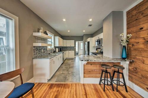 San Antonio Home With Yard - 2 Mi To Downtown!