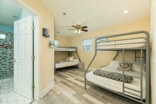 Large-group Beach Retreat On Galveston Bay!