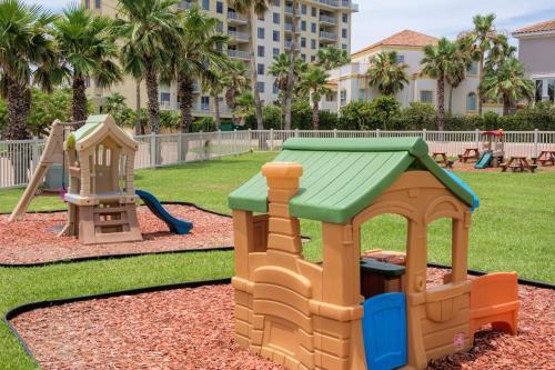 Enjoy A Perfect Beachview From Large Balcony! Spacious Beachfront Condo
