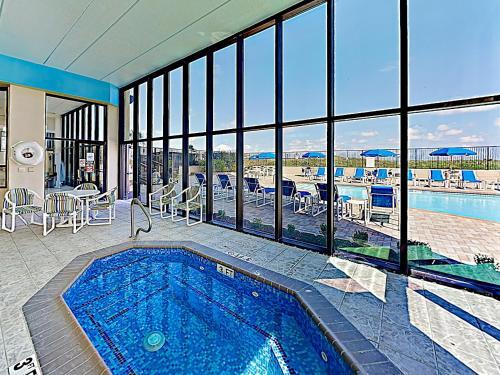 Apartamento New Listing! Gulf-view Corner-unit Condo With Pools Condo