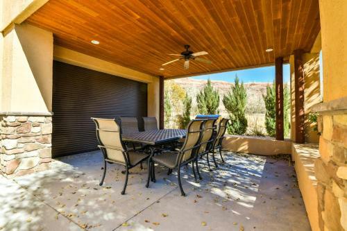 Pr 21 - Luxury Home With Shared Pool And Hot Tub 3 Bedroom