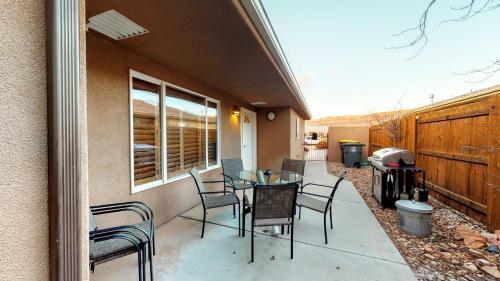 Portal View ~ Cottonwoods 401