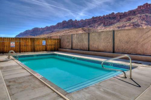 Sg2 -15 Minutes From Arches Park - Wrap-around Deck With Views!