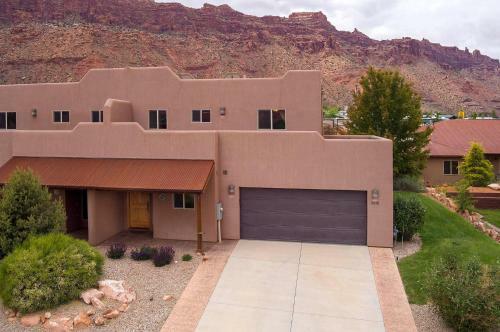Sg2 -15 Minutes From Arches Park - Wrap-around Deck With Views!