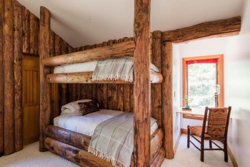 Nightstar - Charming Rustic Cabin W Large Balcony & Sauna