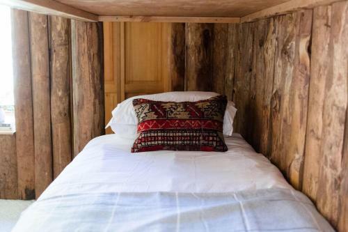 Nightstar - Charming Rustic Cabin W Large Balcony & Sauna