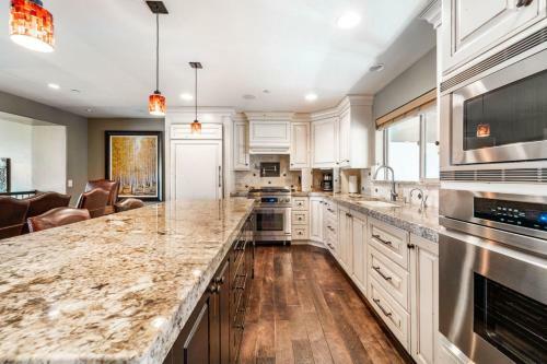 Ski Haven Elegant Spacious Townhome W Private Hot Tub