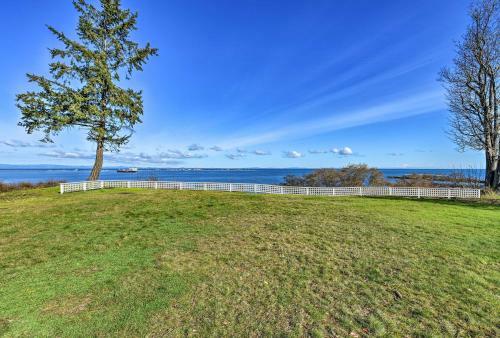 Port Angeles Colonial Home With Waterfront Views!