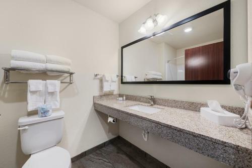 Cobblestone Hotel & Suites - Little Chute