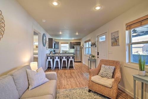 Resort Cabin With Nearby Pool And Lake Access!
