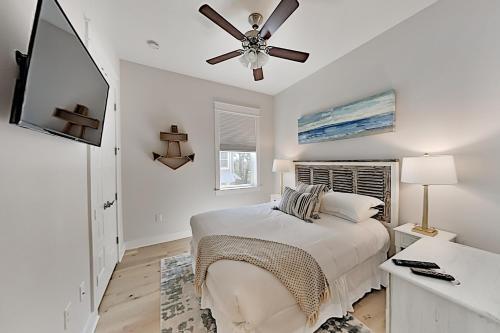 Luxe Corner-unit Townhome With Bikes & Beach Shuttle Townhouse