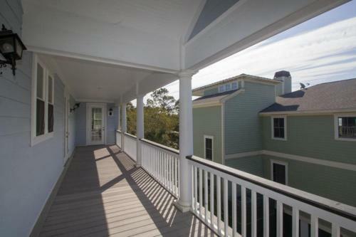 619 Dolphin Road - Six Bedroom House
