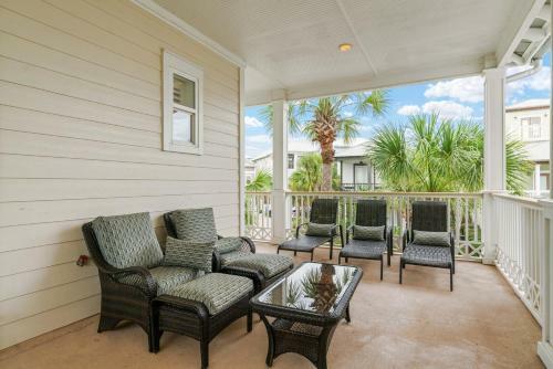 6 Bedrooms- Backs Up To Park, Steps To The Beach!