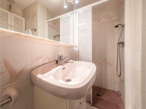 Apartment C/cel I Mar 8, �tico