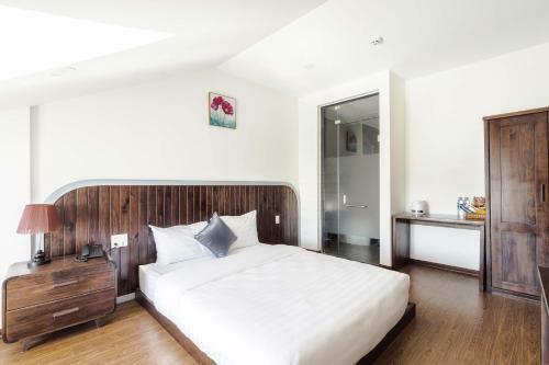 ?� L?t Mega Sky Hotel