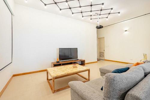Aparta Service Apartment