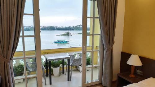 Triple Riverside Villa Hotel Hoian