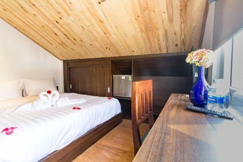 Lagoon Homestay