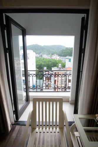 Kh�ch S?n Ng?c Lan H? Long Hotel