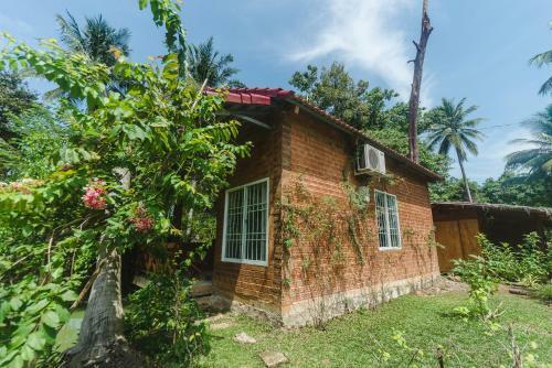 Hostal Phu Quoc Sen Lodge Bungalow Village