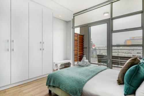 Stylish Central Apartment Near Table Mountain