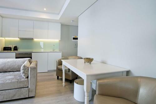 1 Bedroom Apartment At 35 On Main