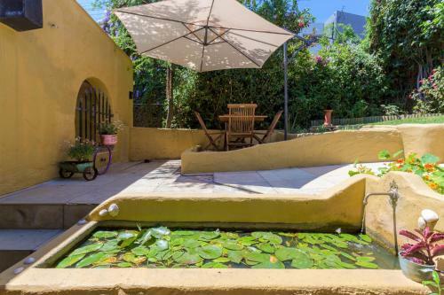 Sun & Sea In A Downtown Mediterranean Villa