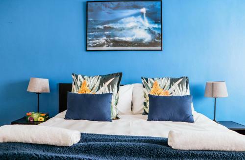 New Cumberland- Beachfront Apartment-ocean Views-wifi
